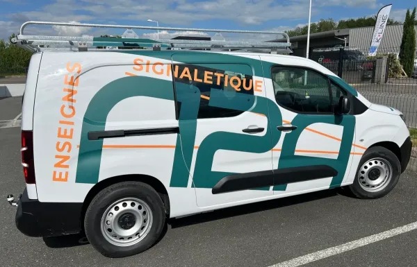 Flocage sur voiture publicitaire N2A Bordeaux