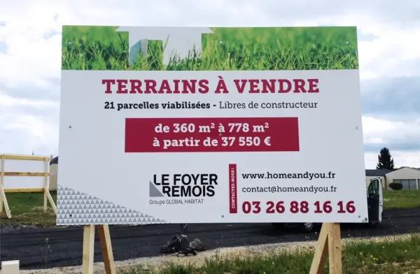 Panneaux d'information de construction immobilière