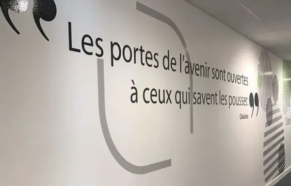 Signalétique intérieure décorative