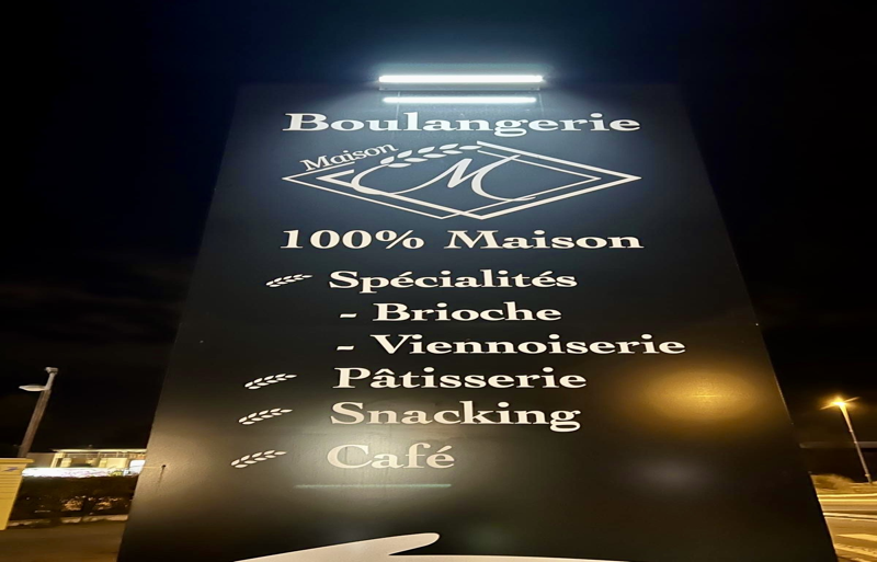 éclairage soleil pour totem signalétique