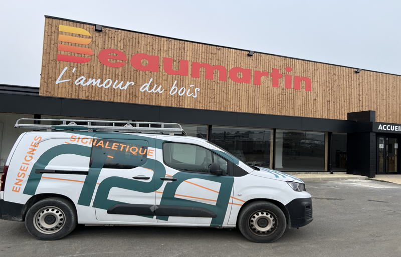 Signalisation extérieure pour un bâtiment commercial en Gironde